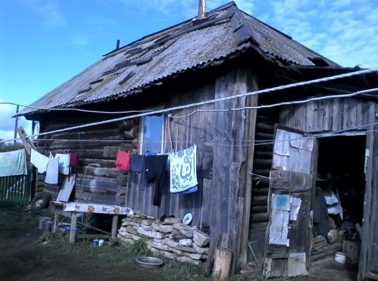 Фото для Старый ветхий домит рушиться скоро негде будет жить с маленьким грудным ребенком
