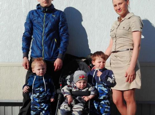 Фото для Молодая многодетная семья